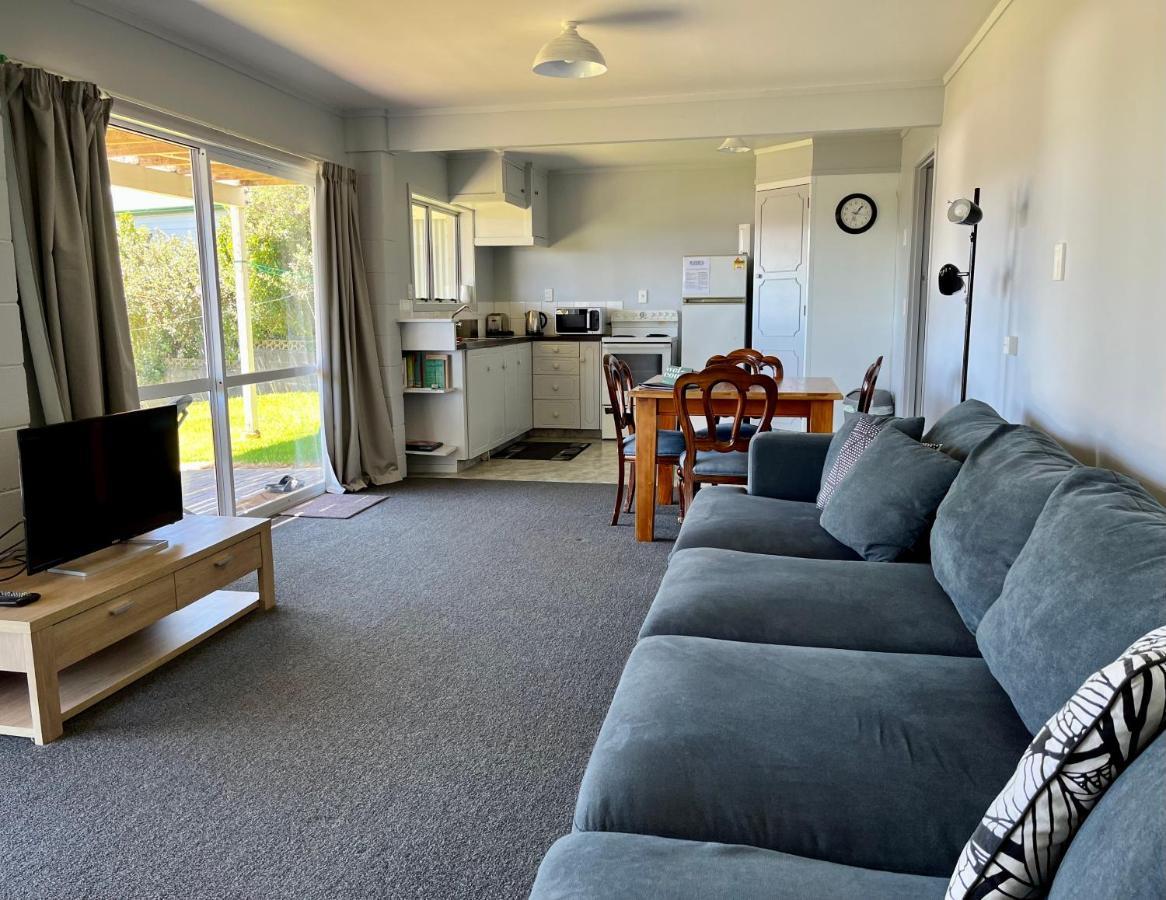 Gilmour Getaway Apartment Raglan Exterior photo